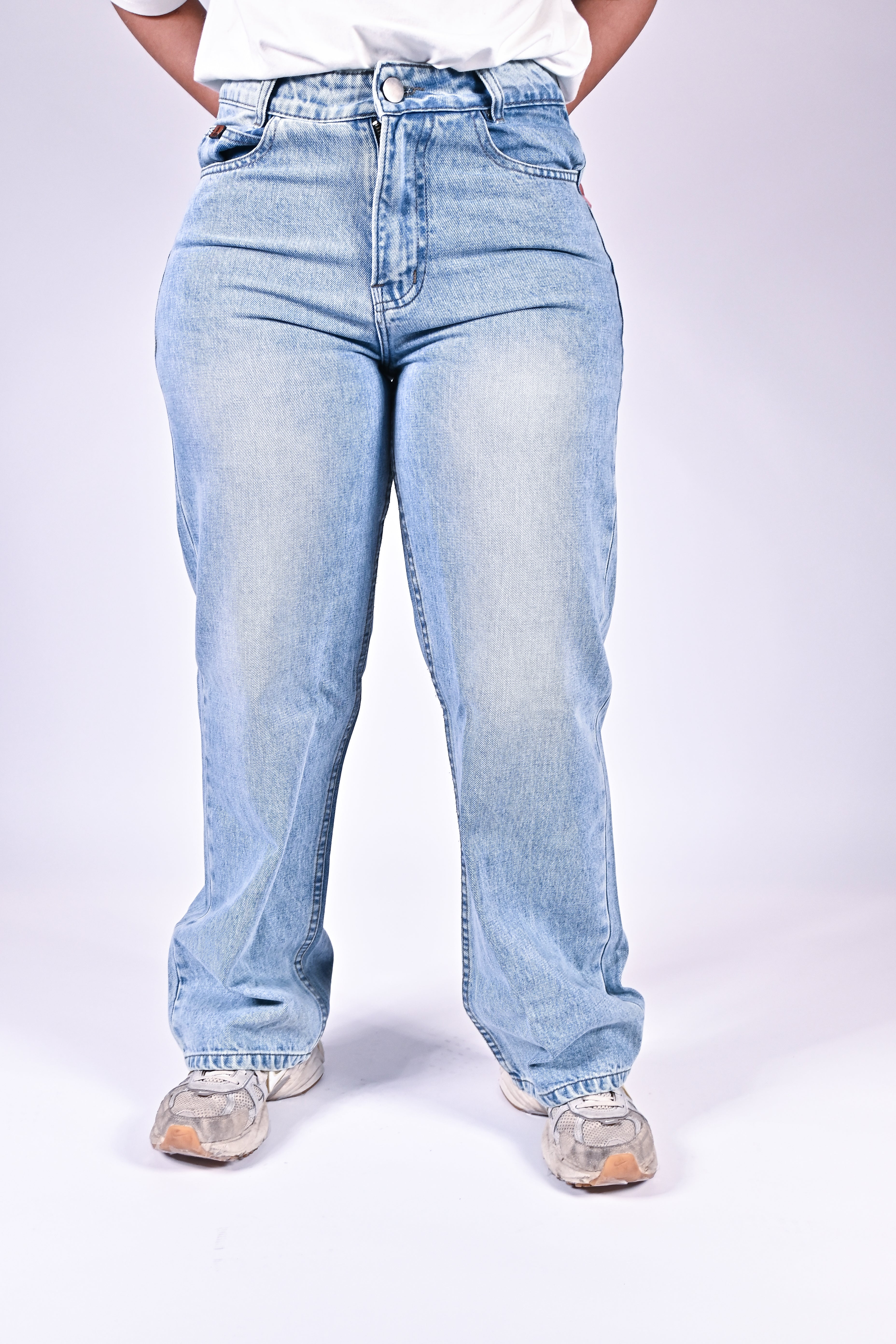 High Rise Straight Jeans - Light Wash