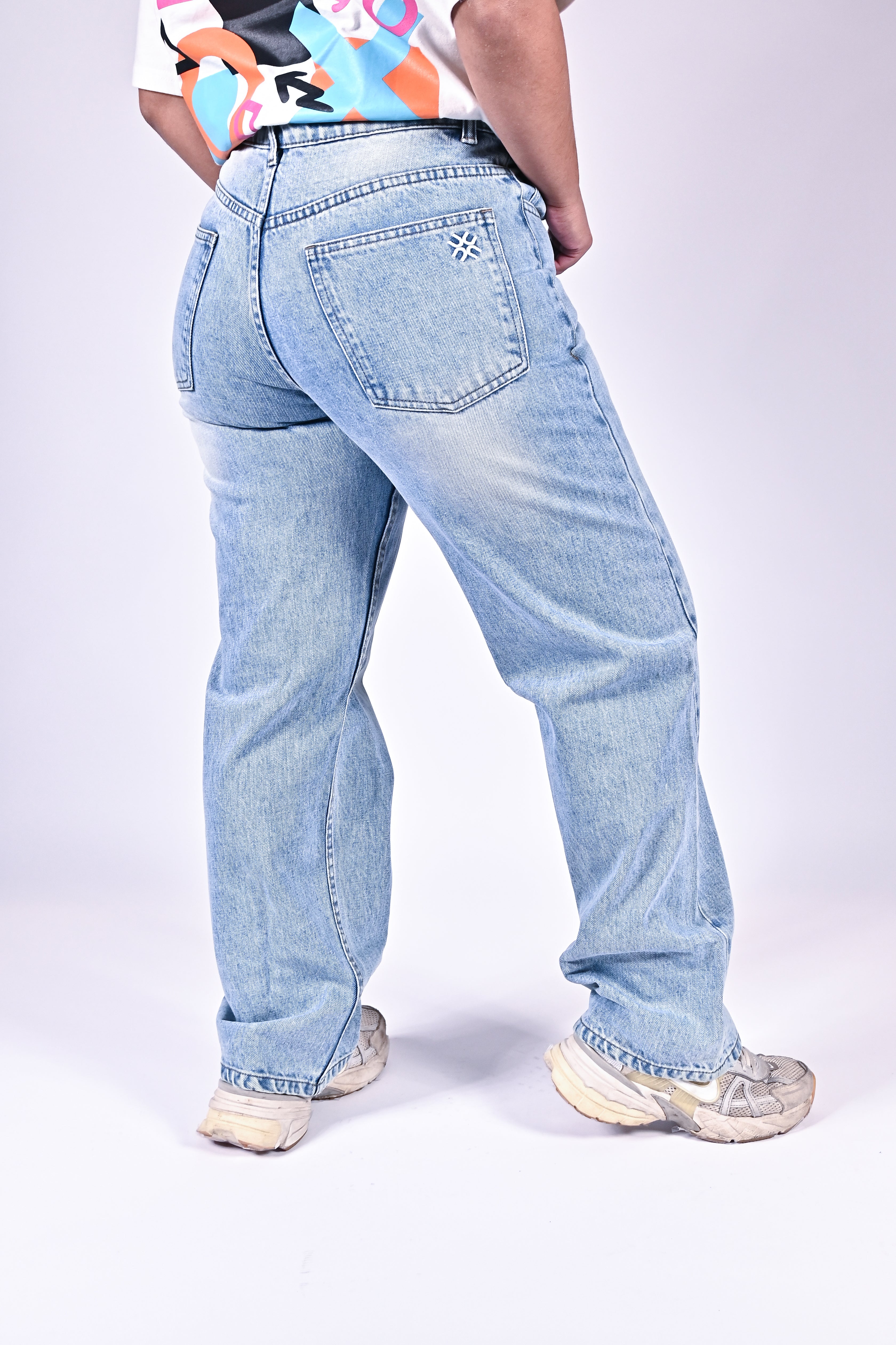 High Rise Straight Jeans - Light Wash